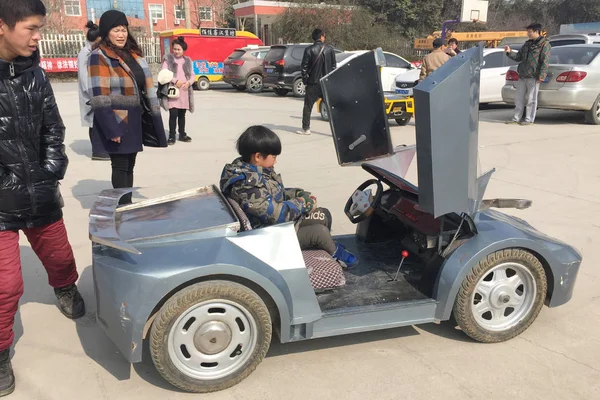 Petit Fils Fermier Chinois Ans Guo Yuanliang Est Photographié Dans — Photo