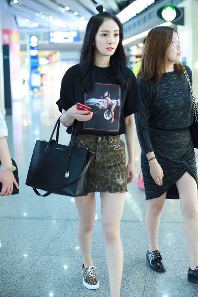 Chinese Actrice Yang Afgebeeld Beijing Capital International Airport Beijing China — Stockfoto