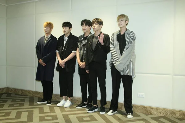Члены Южнокорейской Рок Группы Day6 Приняли Участие Пресс Конференции Тайбэе — стоковое фото