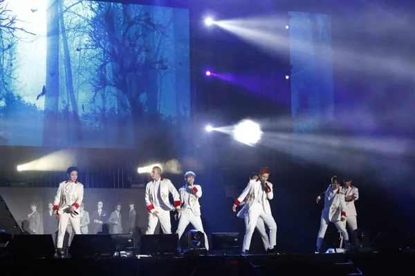 Miembros Del Grupo Chicos Surcoreanos Btob Tocan Durante Concierto Hong — Foto de Stock