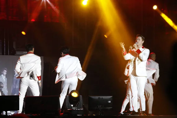 Membrii Grupului Sud Coreean Băieți Btob Cântă Timpul Concertului Lor — Fotografie, imagine de stoc