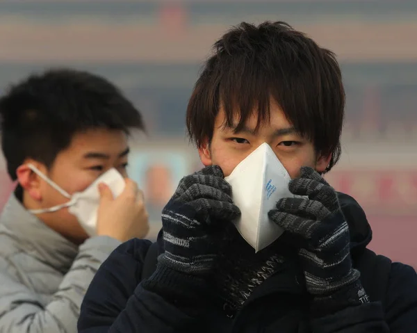 Tourists Wearing Face Masks Air Pollution Visit Tian Anmen Square — Stock Photo, Image