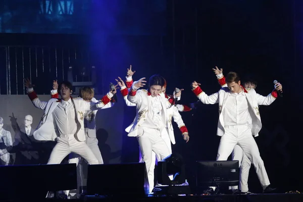 Miembros Del Grupo Chicos Surcoreanos Btob Tocan Durante Concierto Hong —  Fotos de Stock