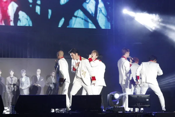 Membros Grupo Masculino Sul Coreano Btob Apresentam Durante Seu Show — Fotografia de Stock