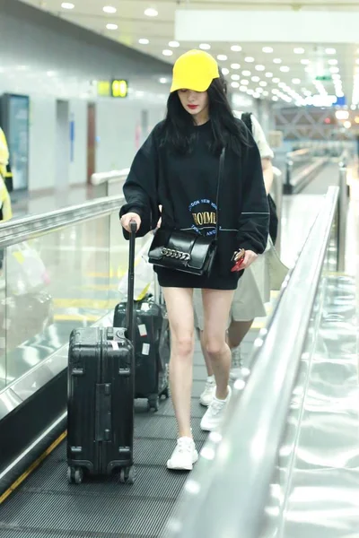 Китайська Актриса Yang Зображений Міжнародному Аеропорту Пекіна Пекіні Липня 2017 — стокове фото