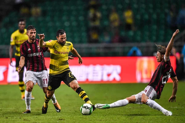 Futbolista Alemán Gonzalo Castro Izquierda Borussia Dortmund Desafía Futbolista Italiano — Foto de Stock
