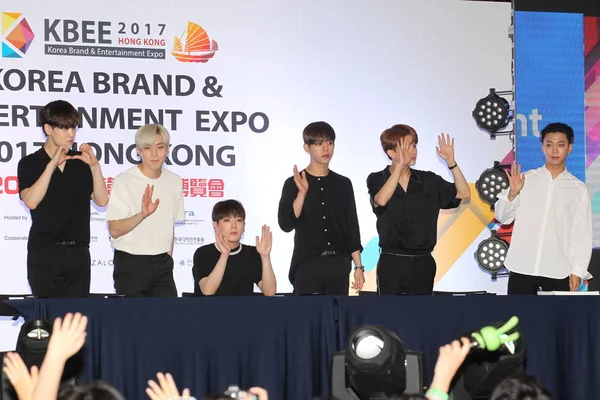 Members South Korean Boy Group Attend Autograph Signing Event 2017 — Stock Photo, Image