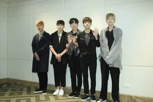 Mitglieder Der Südkoreanischen Rockband Day6 Bei Einer Pressekonferenz Taipeh Taiwan — Stockfoto