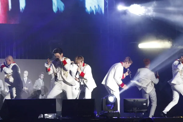 Mitglieder Der Südkoreanischen Boygroup Btob Bei Ihrem Konzert Hongkong China — Stockfoto