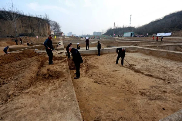 Kinesiska Arkeologer Gräva Upp Reliker Zheng Han Gamla Staden Anor — Stockfoto