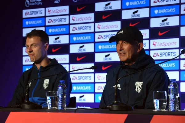 Allenatore Tony Pulis Destra Giocatore Football Nordirlandese Jonny Evans Del — Foto Stock