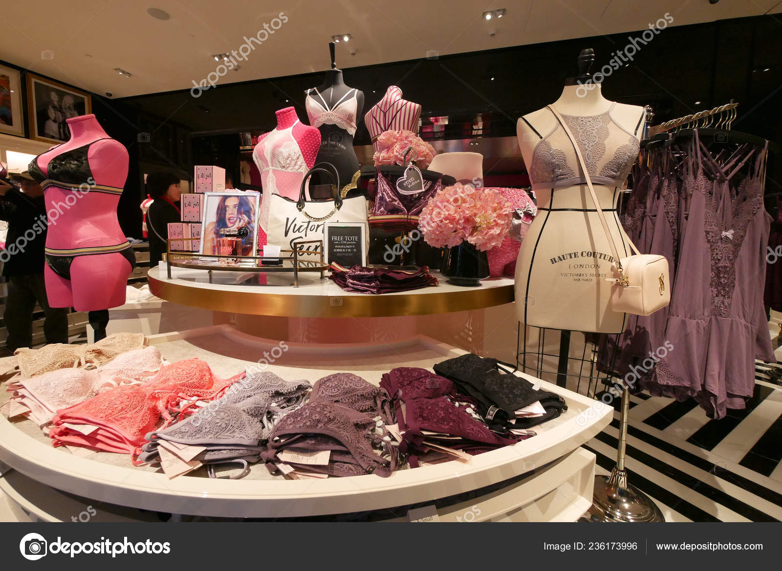 View Lingerie Display Flagship Store Victoria's Secret Huaihai Road  Shanghai – Stock Editorial Photo © ChinaImages #236173996