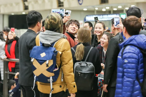 Güney Koreli Şarkıcı Hwang Chi Yeul Merkezi Pekin Uluslararası Havaalanı — Stok fotoğraf