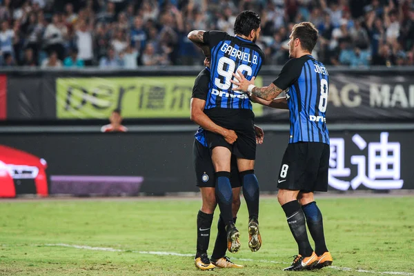 Spelers Van Inter Milaan Vieren Het Scoren Van Een Goal — Stockfoto