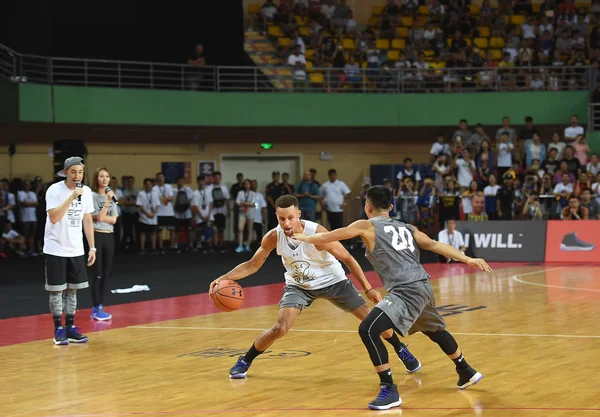 Αστέρας Του Nba Στίβεν Κάρυ Των Χρυσών Κρατικών Πολεμιστών Δείχνει — Φωτογραφία Αρχείου