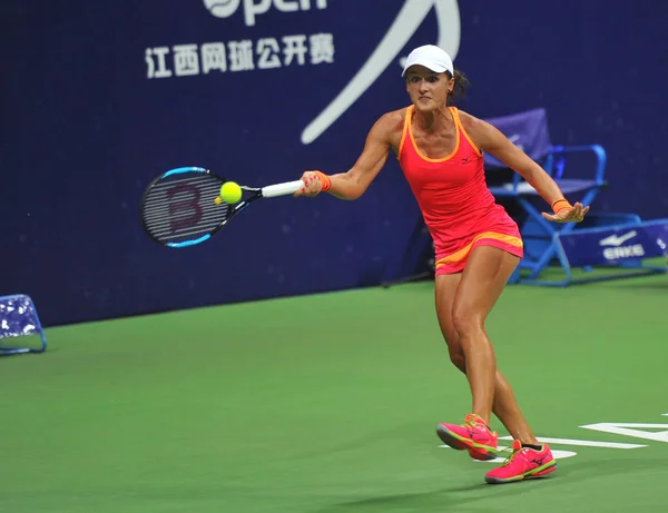 オーストラリアのアリーナ ロディオバは 彼らの女子シングルス準々決勝の 2017 日東中国江西省南昌市で Wta 2017 江西オープン テニス トーナメントの試合で中国の韓 — ストック写真