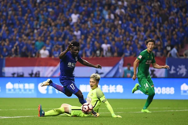 Der Nigerianische Fußballspieler Obafemi Martins Von Shanghai Greenland Shenhua Schießt — Stockfoto