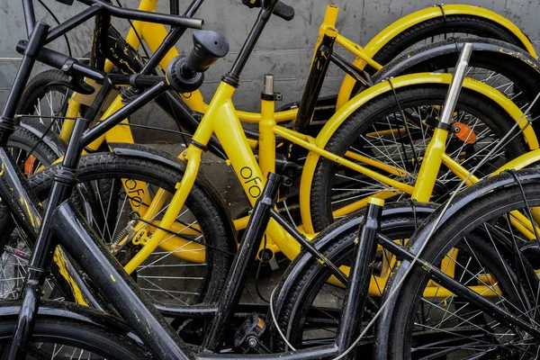 Beschadigde Fietsen Van Chinese Fiets Sharing Dienst Ofo Worden Gerepareerd — Stockfoto