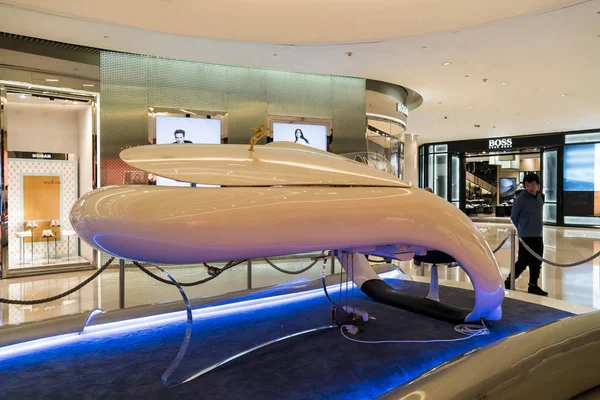 Piano Shimmel Pegasus Está Exibição Átrio Shopping Center Xangai China — Fotografia de Stock