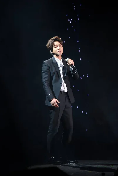 Zuid Koreaanse Zangeres Hwang Chi Yeul Presteert Tijdens Een Live — Stockfoto