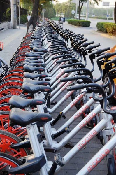 Fahrräder Des Chinesischen Fahrradverleihdienstes Mobike Stehen Auf Der Straße Peking — Stockfoto