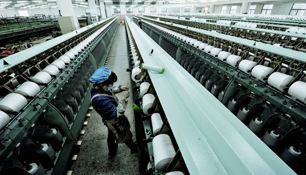 Trabajador Chino Encarga Producción Hilados Para Ser Exportados Europa Los —  Fotos de Stock