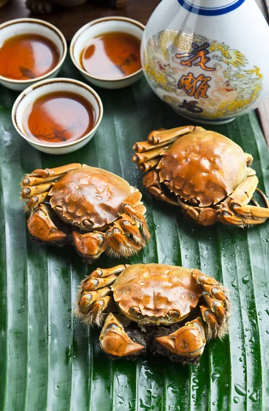 A steamed hairy crabs are served at a restaurant in Kunming city, southwest China\'s Yunnan province, 24 September 2014.