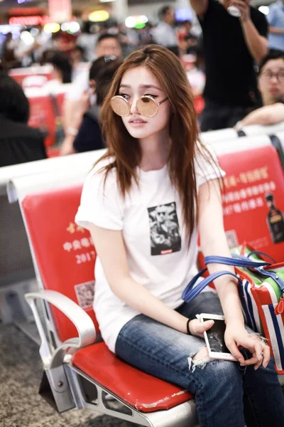 Attrice Cinese Jelly Lin Lin Yun Fotografata All Aeroporto Internazionale — Foto Stock