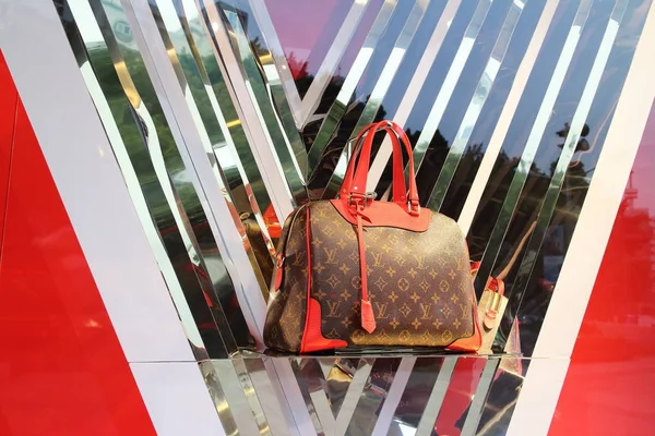 Bolso Exhibe Una Tienda Moda Louis Vuitton Ciudad Fuzhou Provincia — Foto de Stock