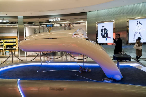 Een Shimmel Pegasus Piano Tentoongesteld Het Atrium Van Een Winkelcentrum — Stockfoto
