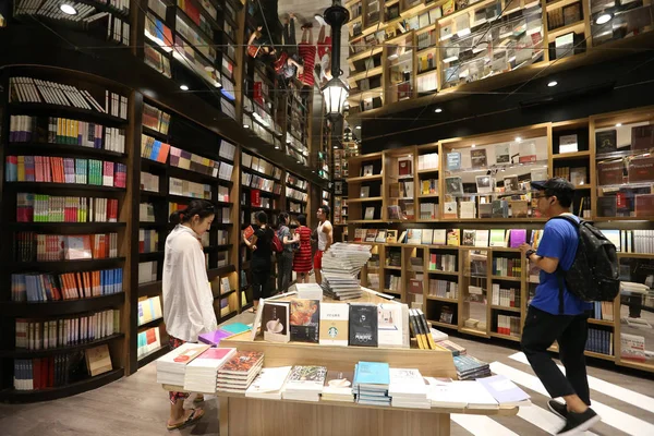 Vista Interior Librería Zhongshuge Distrito Jing Shanghai China Agosto 2016 —  Fotos de Stock