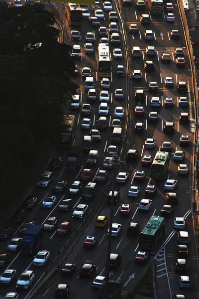 Massa Van Voertuigen Beweeg Langzaam Een Weg Een Verkeersopstopping Voordat — Stockfoto