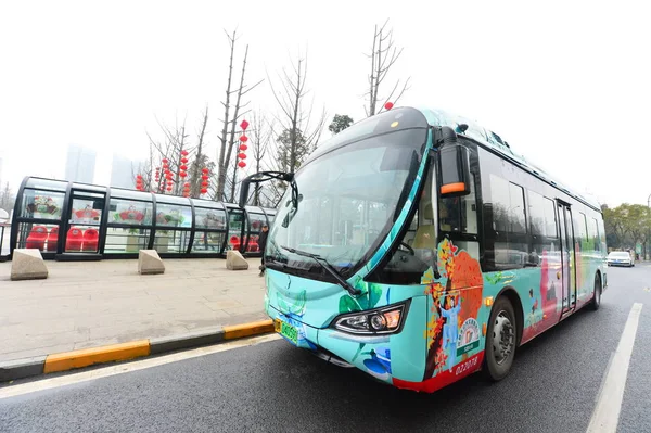 Vista Una Estación Autobuses Completamente Cerrada Hecha Material Vidrio Transparente —  Fotos de Stock