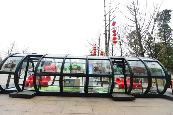 Vista Una Estación Autobuses Completamente Cerrada Hecha Material Vidrio Transparente — Foto de Stock