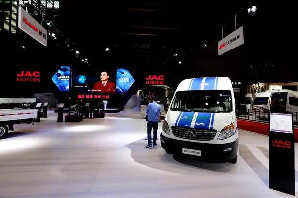 Veículos Estão Exibição Estande Jac China Anhui Jianghuai Automobile Ltd — Fotografia de Stock