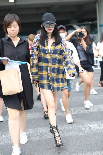 Chinese Actress Yang Pictured Beijing Capital International Airport Beijing China — Stock Photo, Image