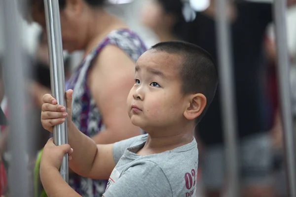 Passageiro Infantil Retratado Trem Metrô Linha Metrô Cidade Changchun Nordeste — Fotografia de Stock