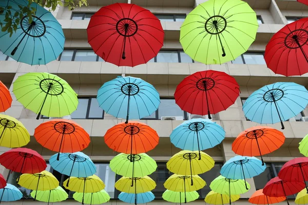 Uitzicht Kleurrijke Paraplu Versieren Van Straat Een Bazaar Shanghai China — Stockfoto