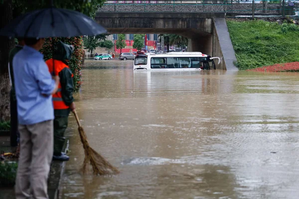 Bus Submerged Floodwater Flooded Road Caused Heavy Rain Jiujiang City — Stock Photo, Image