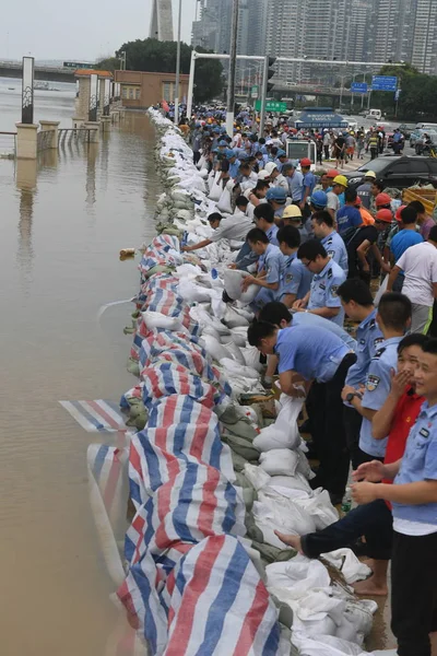 Las Bolsas Arena Apilan Para Bloquear Las Inundaciones Causadas Por — Foto de Stock