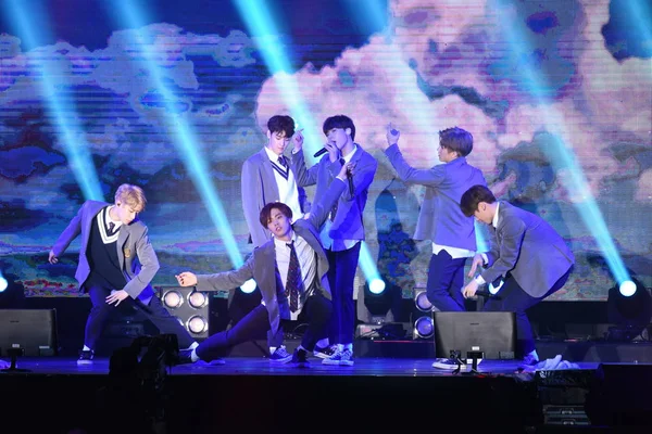 Membros Boy Group Sul Coreano Astro Apresentam Durante Mini Concerto — Fotografia de Stock