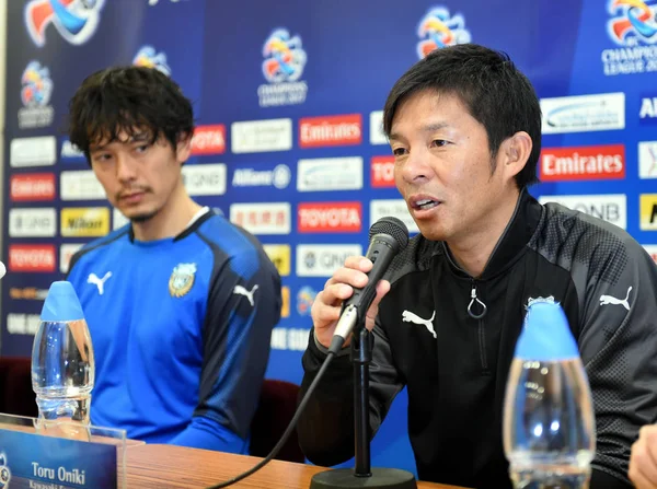 Pelatih Kepala Toru Oniki Benar Dan Kapten Yusuke Igawa Dari — Stok Foto