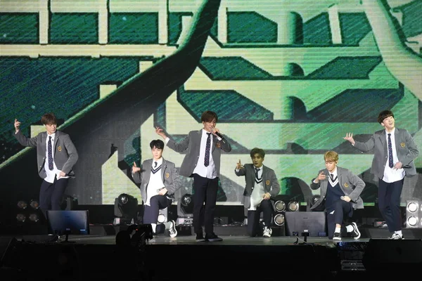 Members South Korean Boy Group Astro Perform Mini Concert Fascinate — Stock Photo, Image