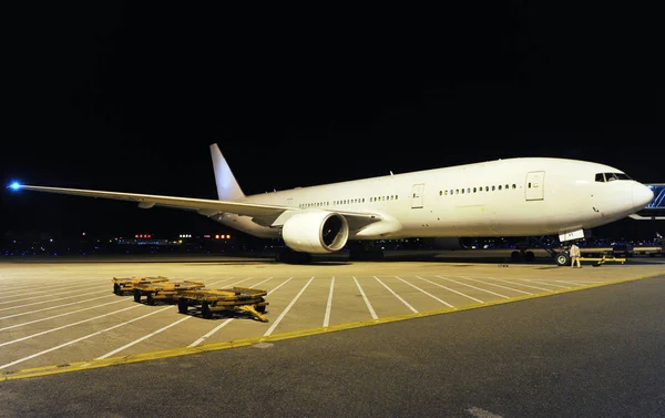 Avión Pasajeros Boeing 777 212 Vim Airlines Prepara Para Despegar —  Fotos de Stock