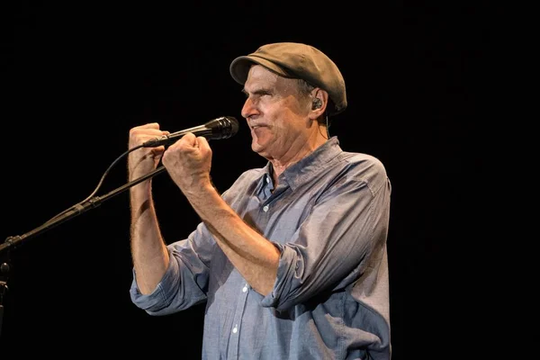 Cantante Compositor Estadounidense James Taylor Actúa Durante Concierto Hong Kong —  Fotos de Stock