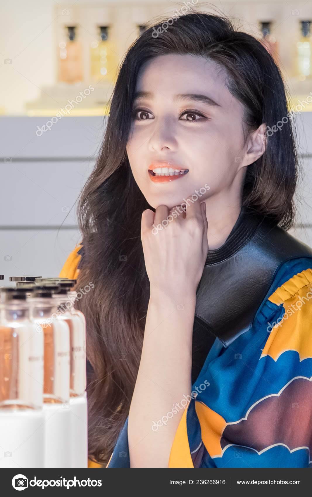 Chinese Actress Fan Bingbing Attends Launch Event Louis Vuitton Perfume –  Stock Editorial Photo © ChinaImages #236259470