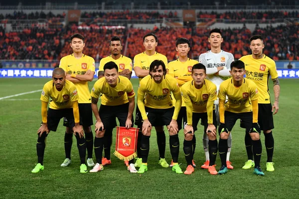 Spieler Der Startformation Von Guangzhou Evergrande Posieren Vor Ihrem Zweitrundenspiel — Stockfoto