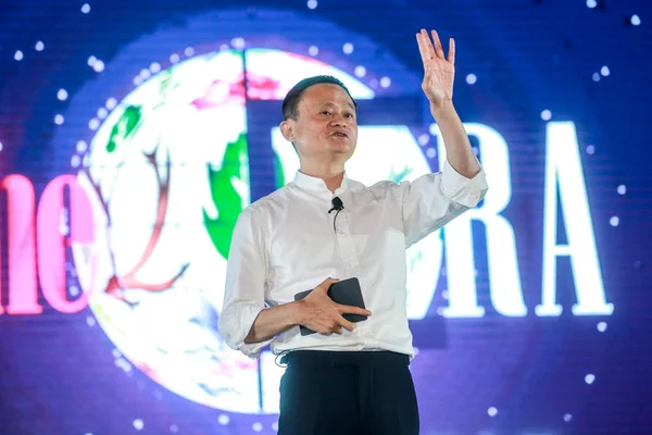 Джек Або Голова Китайського Електронної Комерції Гігантських Алібаба Забезпечує Промову — стокове фото