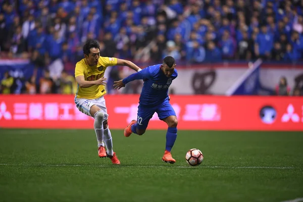 Carlos Tevez Shanghai Greenland Shenhua Right Challenges Yang Boyu Jiangsu — Stock Photo, Image