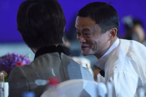 Jack Yun Πρόεδρος Των Κινεζικών Ηλεκτρονικό Εμπόριο Γίγαντας Alibaba Ομάδα — Φωτογραφία Αρχείου